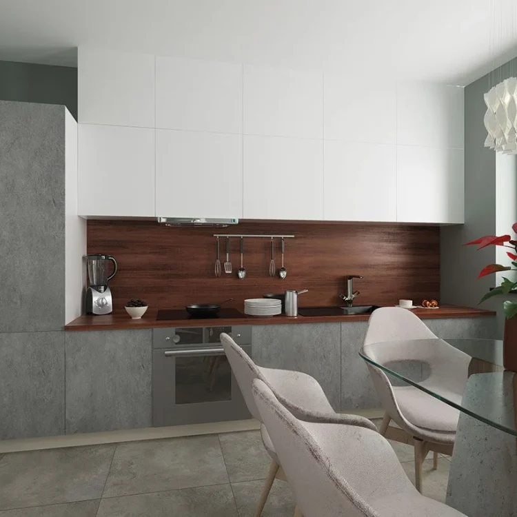 Moderne Küche mit weißen Oberschränken, grauen Betonoptik-Unterschränken, Holz-Arbeitsplatte und rundem Glastisch