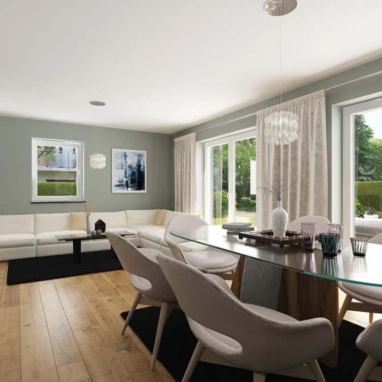 Moderner Wohn- und Essbereich mit grauer Wand, weißem Ecksofa, Holzesstisch mit Glasplatte und großen Fenstern zum Garten