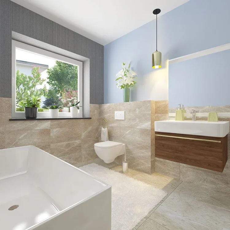 Modernes Badezimmer mit freistehender Badewanne, Waschtisch aus Holz, hellblauen Wänden und Natursteinfliesen