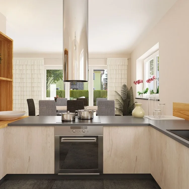 Moderne U-förmige Küche mit hellen Holzfronten, dunkler Arbeitsplatte, Edelstahl-Dunstabzug und Blick ins Esszimmer