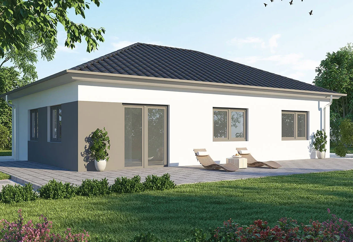 Moderner Bungalow BL 80 mit weißer Fassade, dunklem Walmdach und großer Terrasse in gepflegtem Garten