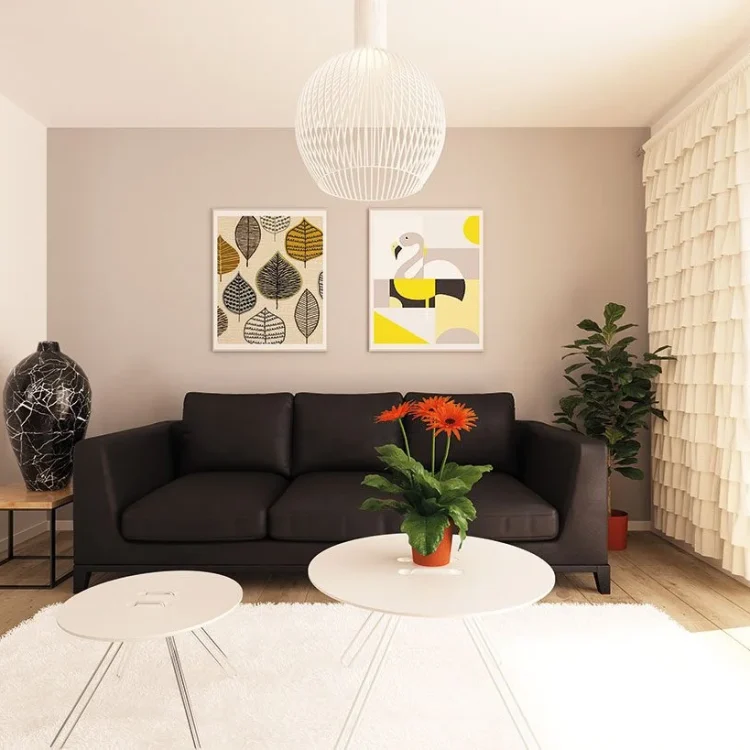 Modernes Wohnzimmer mit schwarzem Sofa, weißem Couchtisch, Wandbildern und weißer Pendelleuchte