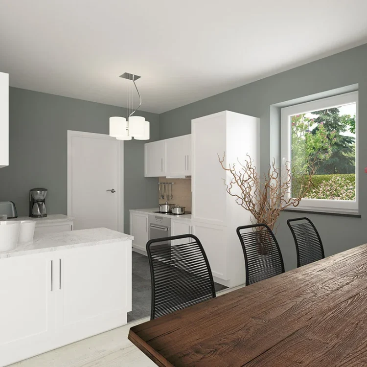 Moderne offene Küche mit weißen Schränken und Holzesstisch, graue Wände, schwarze Stühle, Fensterblick ins Grüne