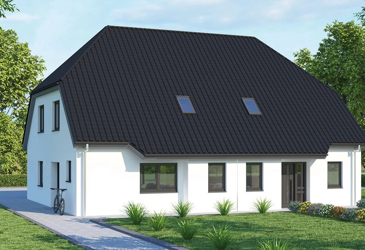 Modernes weißes Doppelhaus mit dunklem Satteldach, großen Fenstern und gepflegtem Garten mit grüner Rasenfläche