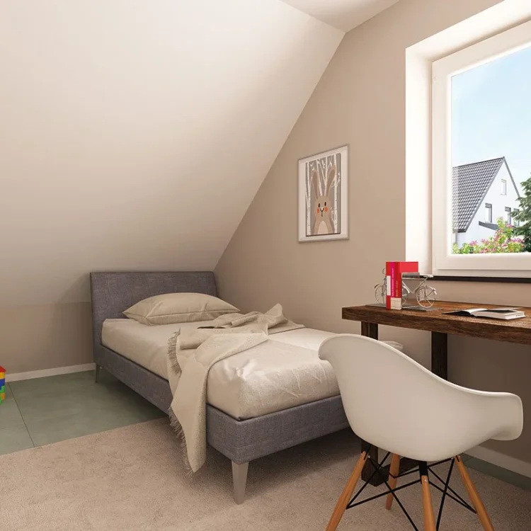 Kinderzimmer unterm Dach mit grauem Einzelbett, Holzschreibtisch, weißem Stuhl und bunten Spielwürfeln
