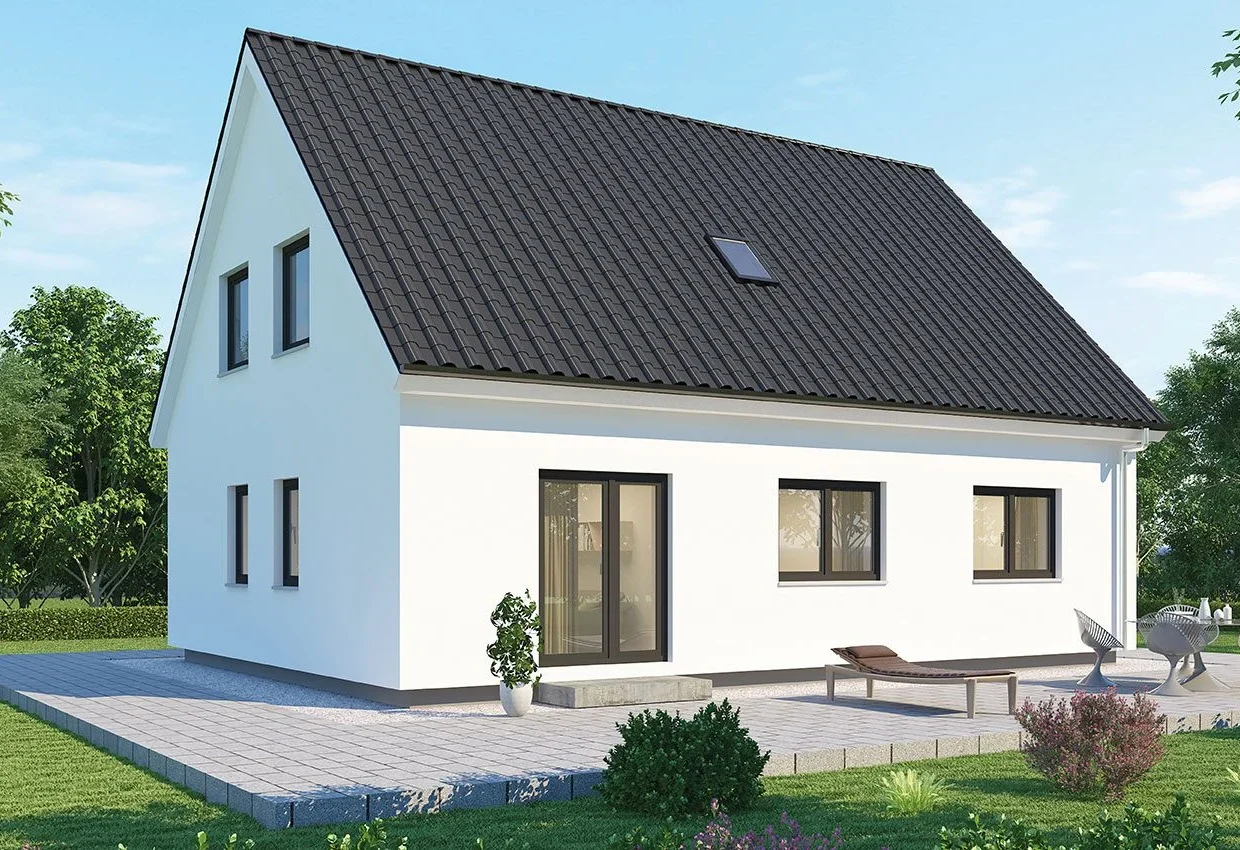 Modernes weißes Einfamilienhaus mit dunklem Satteldach und großer Terrasse in grüner Gartenlandschaft