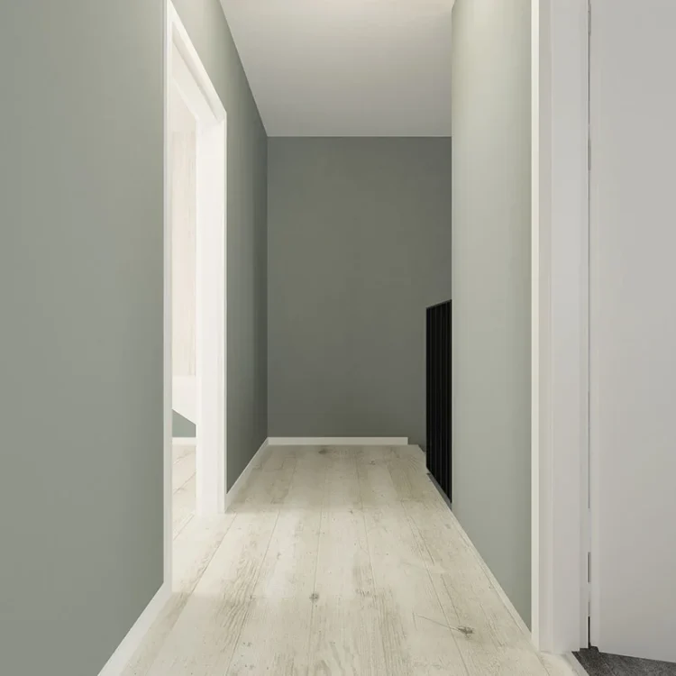 Moderner Flur mit grauen Wänden, hellem Holzboden und weißen Türen in minimalistischem Design