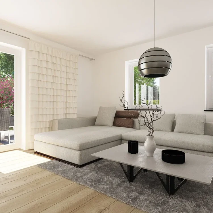 Modernes Wohnzimmer mit grauer Eckcouch, Couchtisch, Pendelleuchte und Blick auf Terrasse mit Gartenmöbeln